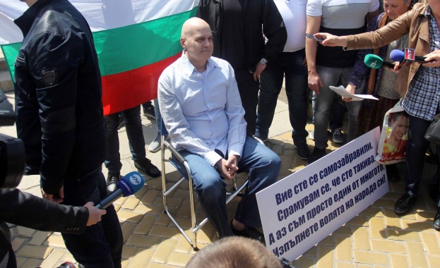 Отстраняването на главния прокурор Иван Гешев ще е сред първите