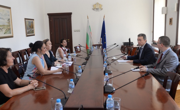 Министърът на правосъдието проф. Янаки Стоилов проведе среща с представители