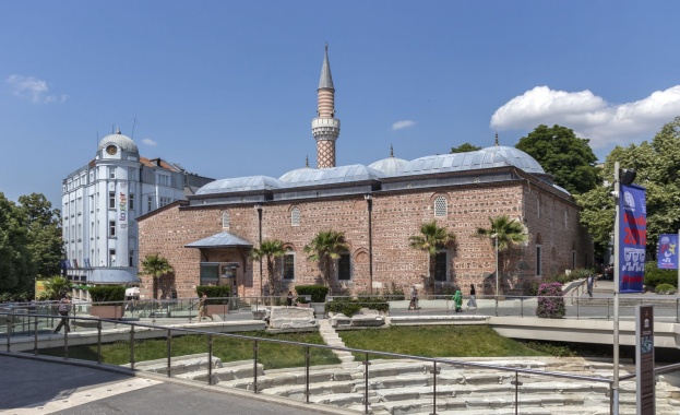 Двама мъже са задържани за жестокото убийство в центъра на