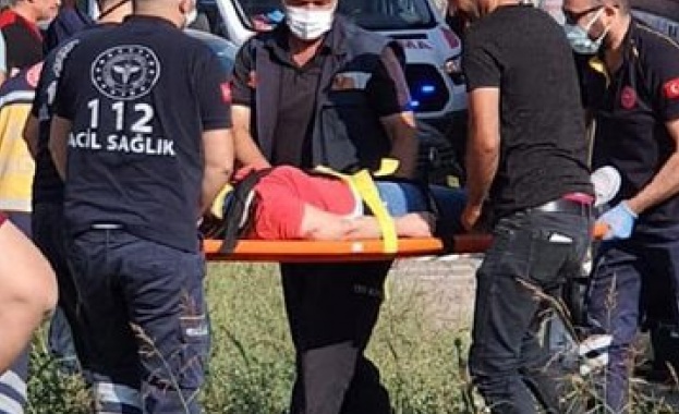 Осем души бяха ранени днес при тежка верижна катастрофа в