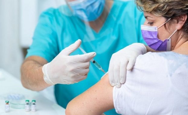 Във Франция поискаха задължителна ваксинация срещу COVID-19 на медиците