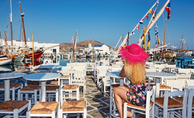 Министерството на туризма в Атина рекламира страната като добра възможност