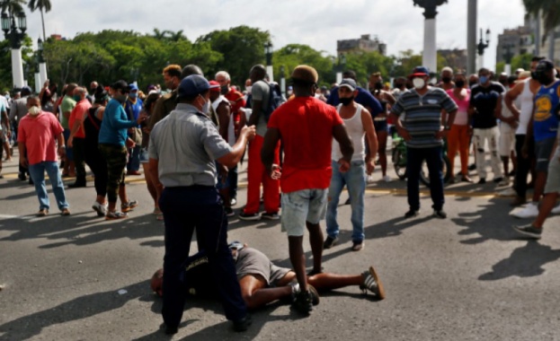 Хиляди кубинци излязоха на протест срещу неубедителните действия на властите