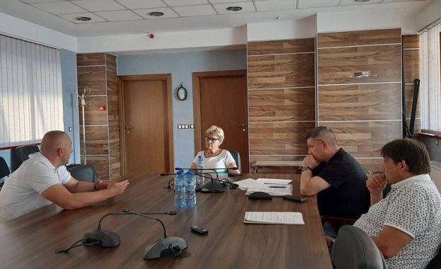 Министърът на регионалното развитие и благоустройството арх Виолета Комитова прие