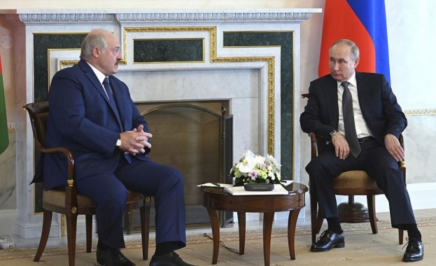 Руският президент Владимир Путин прие в Санкт Петербург беларуския си