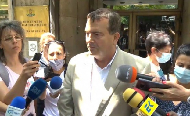 Конкретният повод за отстраняването на директора на Пирогов проф Асен