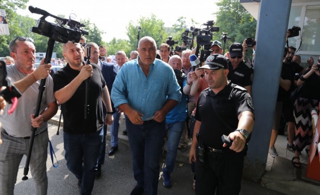 Давах сведения по 3 сигнала всичките са за че някой