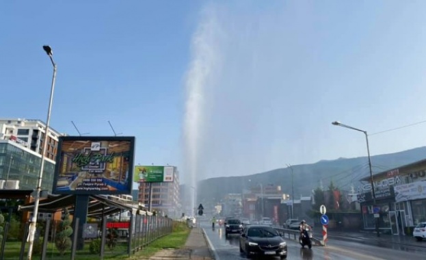95 годишен аварирал водопровод е причинил гейзера на столичния булевард Симеоновско