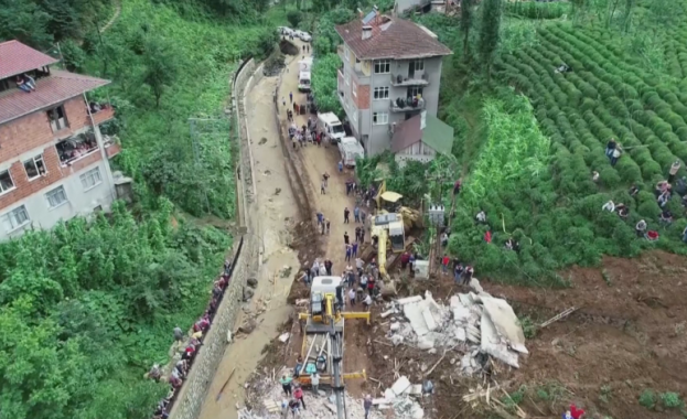 Лошо време в Турция проливни дъждове предизвикаха наводнения и