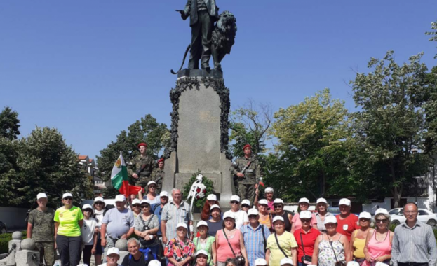 В Карлово посрещнаха първите участници в Националния поход По стъпките