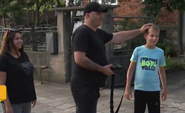 11 годишното момче което преди дни намери и върна на собствениците