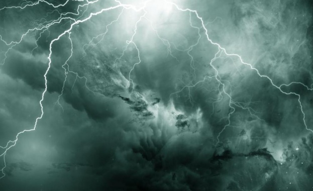 Три последователни гръмотевични бури със светкавици в Арктика от