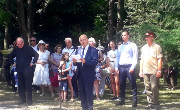 Левски обитава в съзнанието на своите събратя по съдба най високо