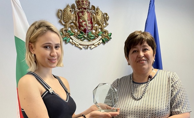 По покана на служебния министър доц Стела Балтова първата българска