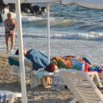 Туристи се оплакват от недостиг на шезлонги и чадъри