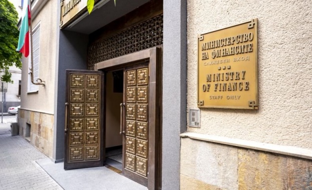 Служители на Агенцията за държавна финансова инспекция са влезли в