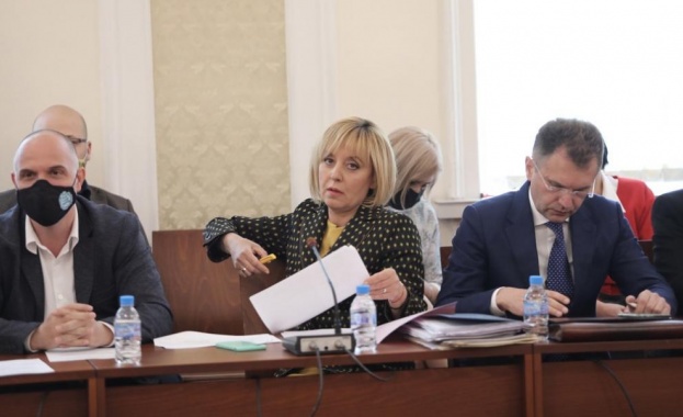 Мая Манолова отново оглавява Комисията по ревизията 