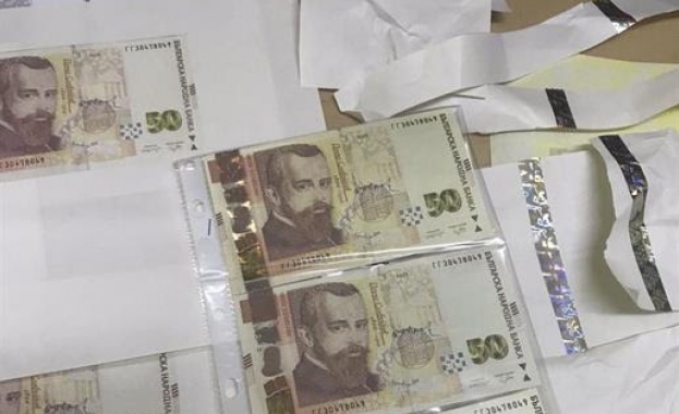 Задържани са двама мъже прокарвали в обращение банкнотите От началото