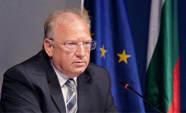 Външният министър поиска по-широка рамка за маневри при преговорите със Скопие