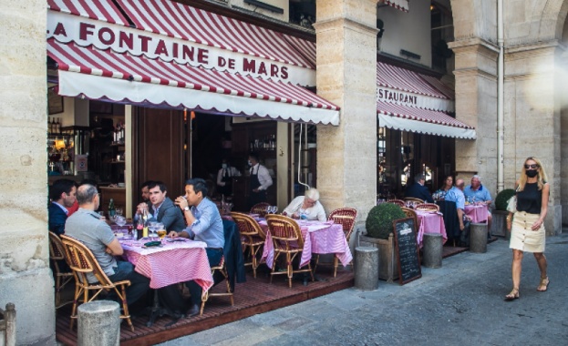 Във Франция ще изискват потвърждение за имунизация от клиентите на ресторанти 