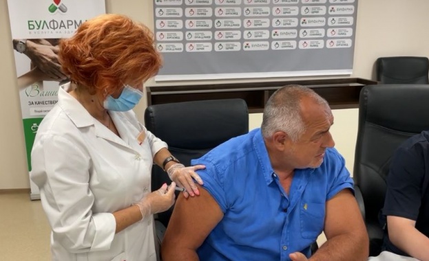 Борисов се ваксинира с "Модерна" 