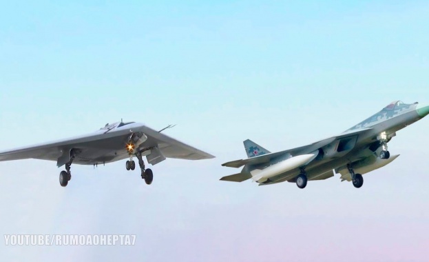 Русия разработва двуместна версия на Су-57, за да може той