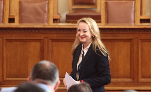 Шахматистката Антоанета Стефанова се закле като депутат от "Има такъв народ"