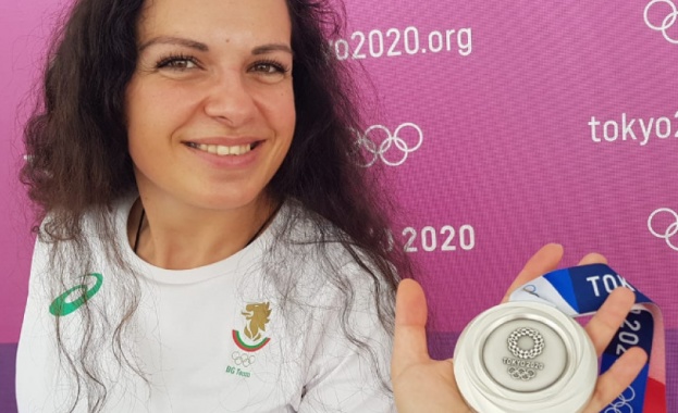 Антоанета Костадинова е на трето място в квалификациите на дисциплината