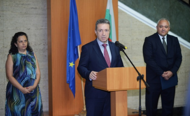 Днес внасяме в парламента два работни законопроекта и два анализа