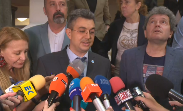 Кандидатът за премиер на ИТН Пламен Николов обяви имената на