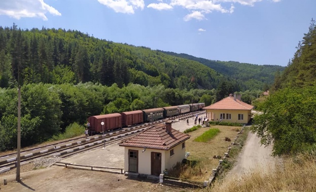 Специален влак с организирана туристическа програма ще пътува на 7 ми