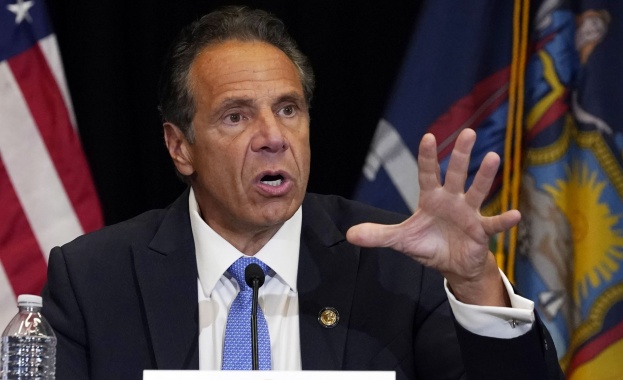 Обвиниха губернатора на Ню Йорк в сексуален тормоз на много жени