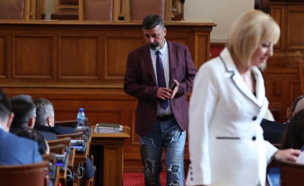 Депутатът Филип Станев от партия Има такъв народ получи забележка