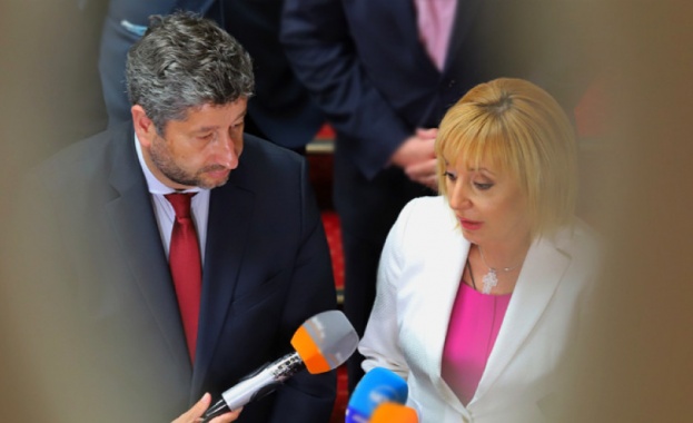 Две от парламентарните партии - „Демократична България и „Изправи се