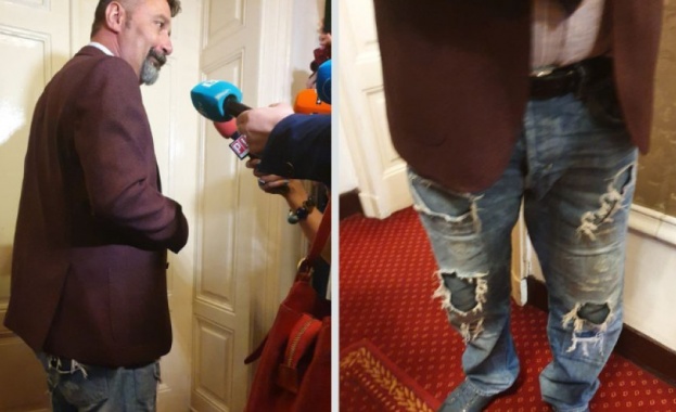 Депутатът от Има такъв народ Филип Станев получи забележка от