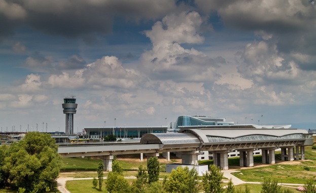 От понеделник 9 август всички полети които пристигат в часовия