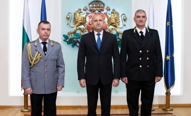 Президентът направи генерали директорите на служба "Военна полиция" и служба "Военно разузнаване"