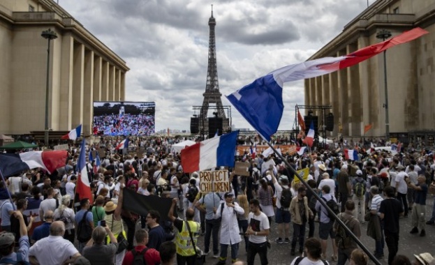 Във Франция т. нар. Конвой на свободата достигна до Париж