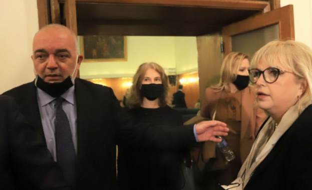 Депутатите от Единна народна партия които са част от парламентарната