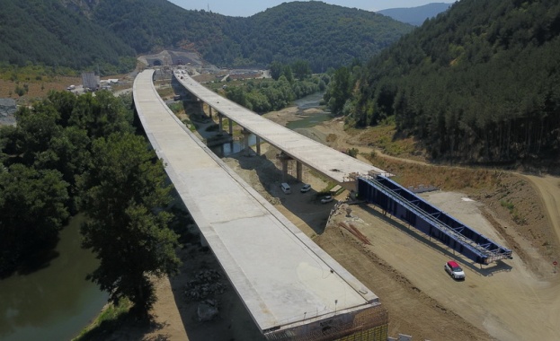 Съоръжението се строи по технология прилагана за първи път в