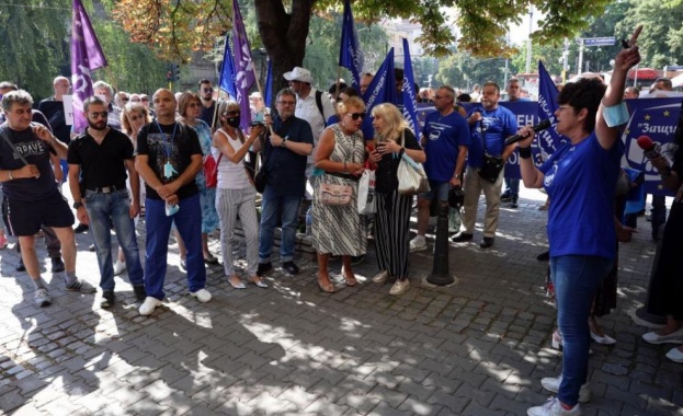 Медици излязоха на протест пред Министерство на здравеопазването Лекари медицински