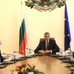 Янев каза на бизнеса, че разбира притесненията от скъпия ток