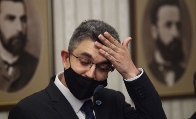 Оттеглянето на кандидата за премиер на ИТН Пламен Николов е