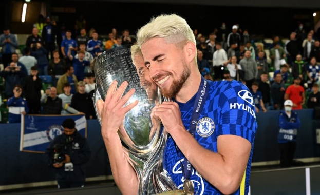 Жоржиньо халфът на Челси протегна ръка към Златната топка Националът