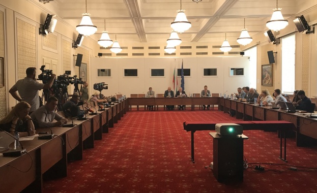 На извънредно открито заседание на Комисията за разследване на полицейското