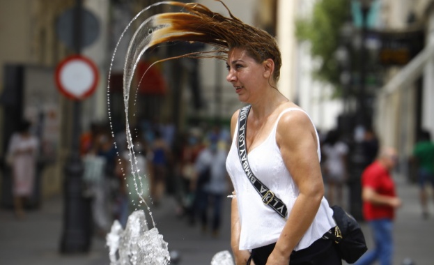 Нова гореща вълна ще залее през уикенда Испания Това е