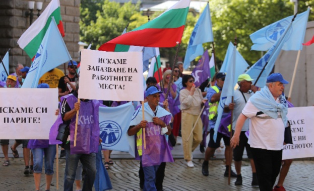 Работници от дружеството Автомагистрали Черно море излязоха на протести
