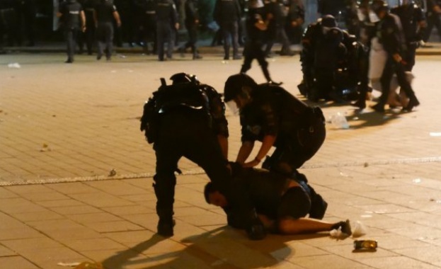 Видео с брутални сцени на полицейско насилие от нощта на