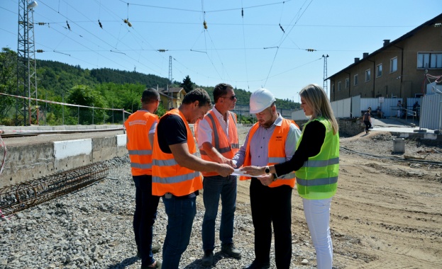 Жп гара Белово която в исторически план е била причината