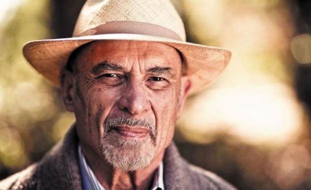 Колкото повече човек има в себе си толкова по малко очаква